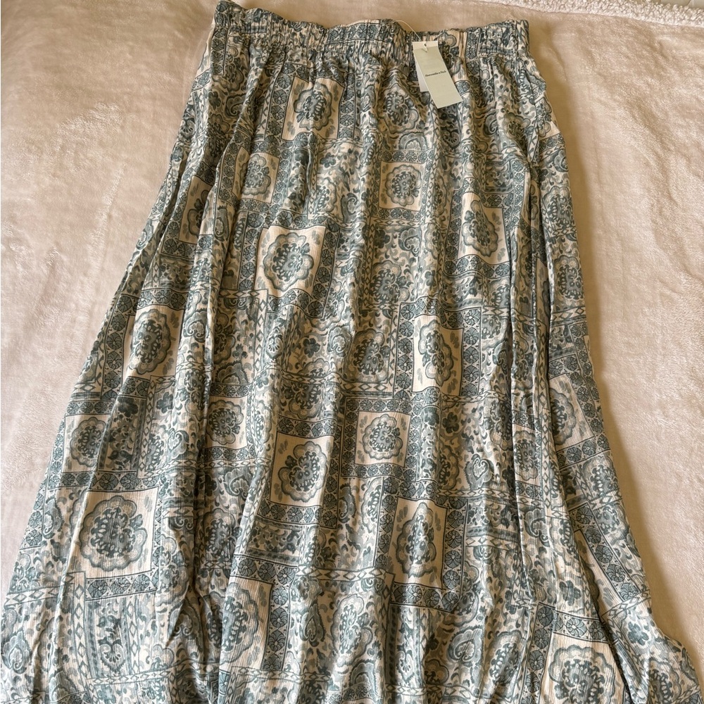 Abercrombie Crinkle Textured Maxi Skirt